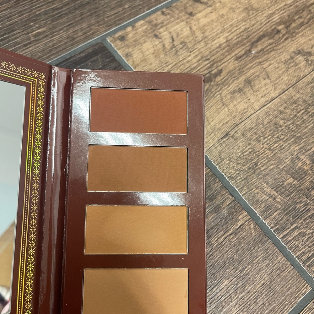 Ace Beaute bronzed in paradise palette. Has been swatched. - Picture 3 of 3